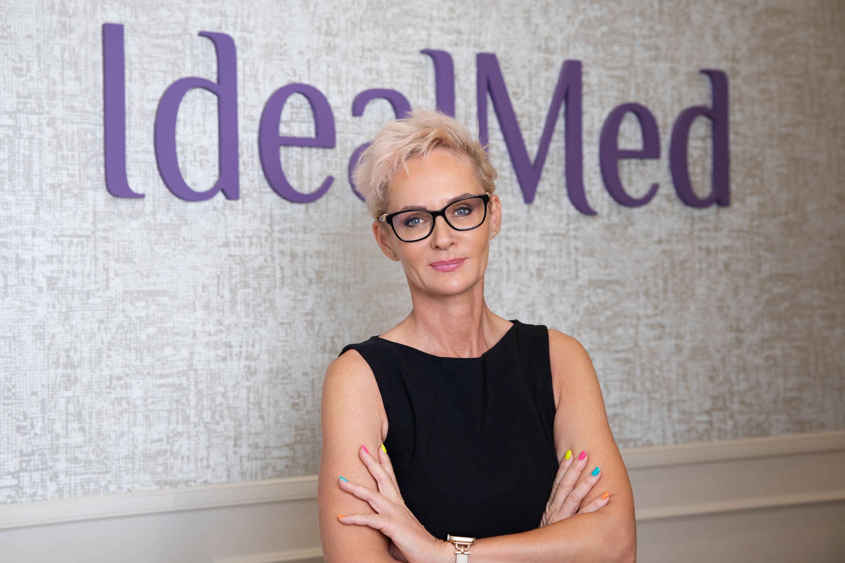 Dr. Békés Annamária