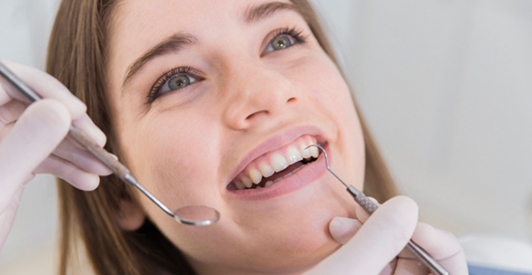 láthatatlan fogszabályzás komfortos viselet